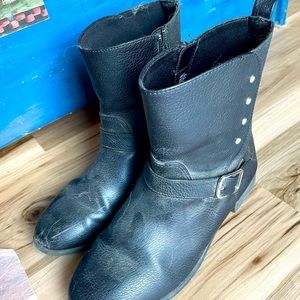 Size 6 faux leather ankle high boots. Low heel. Slip on style bling/sparkle